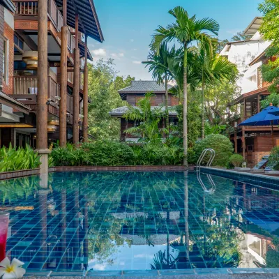 Sunny V Hotel Hotels near Mengrai Bridge