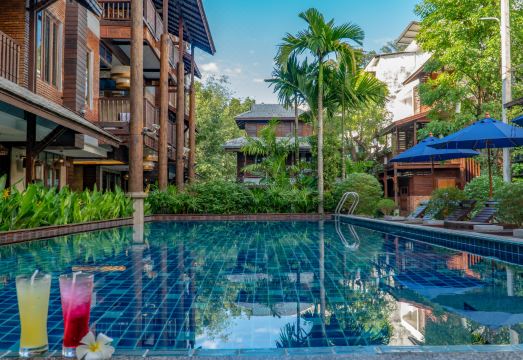 서니 V 호텔의 넓은 객실 내부