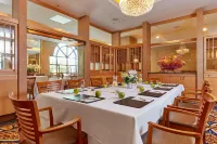 Orchard Hotel - breakfast