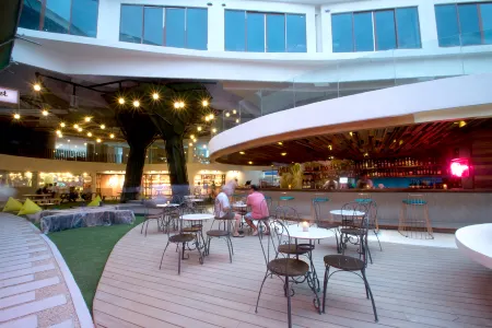 Hue Hotels and Resorts Boracay Managed by HII