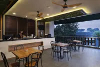 Batiqa Hotel Darmo - Surabaya Hotels in Wonokromo