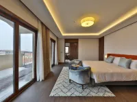 Camphortree Hotel and Resort Hotels near Samda Park