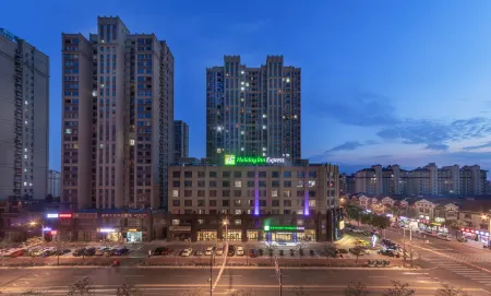 Holiday Inn Express Zhangjiagang East Отели рядом с достопримечательностью «luyuanguzhen»