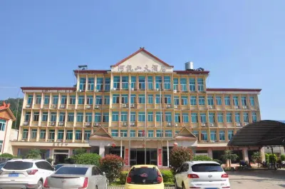 Amazon Hotel, Amazon