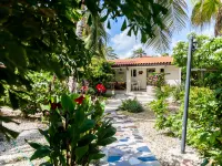 Casalina Garden 2 Blocks to Palm Beach & Kitesurfing School Hotels in Palm Beach