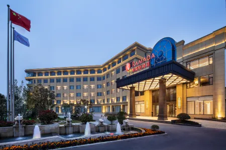 Ramada by Wyndham Zhengzhou Xinzheng Отели рядом с достопримечательностью «Huang Di's Hometown»