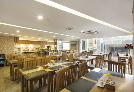 스마일 호텔 근처 시내 거리 또는 입구 전경