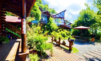 Shiwai Taoyuan B&B