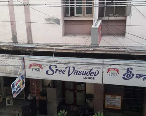 Hotel Sree Vasudev โรงแรมใกล้สถานีวิชัยวาทะ
