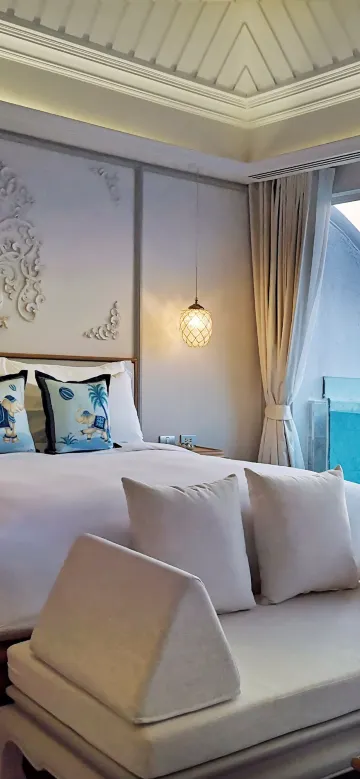 สวีทสระว่ายน้ำกระจก