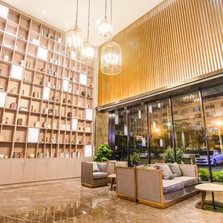 Yijia Bauhinia Hotel