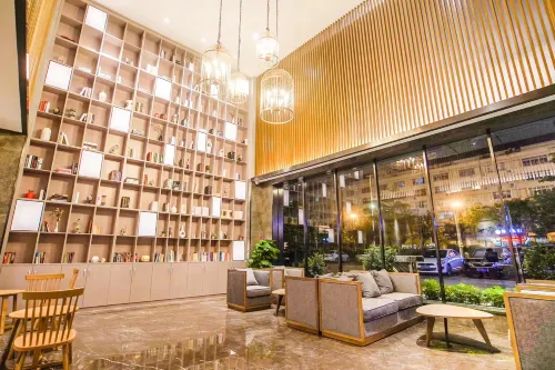 Yijia Bauhinia Hotel - Bergblick