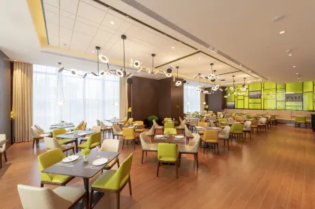 Hampton by Hilton Zhanjiang Renmin Avenue Отели рядом со станцией Zhanjiang Railway Station