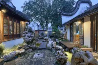 Shanghai Yudal Lishe (Xinchang Ancient Town Wildlife Park) Hotels near Pudong Characteristic Agricultural Products Wholesale Direct Marketing Center