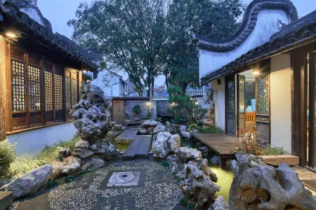 Shanghai Yudal Lishe (Xinchang Ancient Town Wildlife Park) Отели рядом с достопримечательностью «Shanghai Wanfo Pavillon»