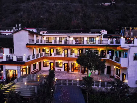 Xingyi WanFenglin Qianshanli Inn