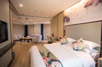 Crowne International Business Hotel - balcony