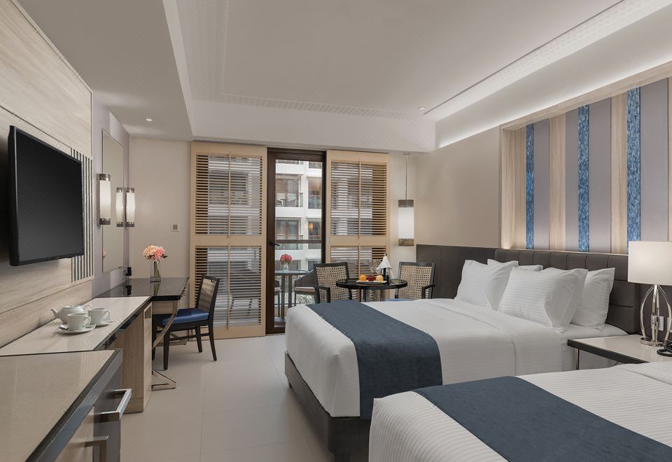 2. 헤난 팜 비치 ..