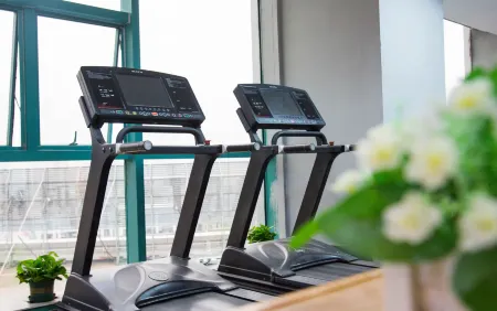 Maps Hotel Отели рядом с достопримечательностью «YangChun Xiang GuoJi ShangWu XiuXian Jie»