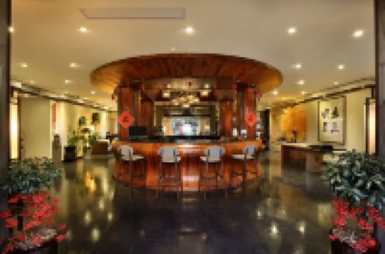 Secret Garden Lakefront Hotel