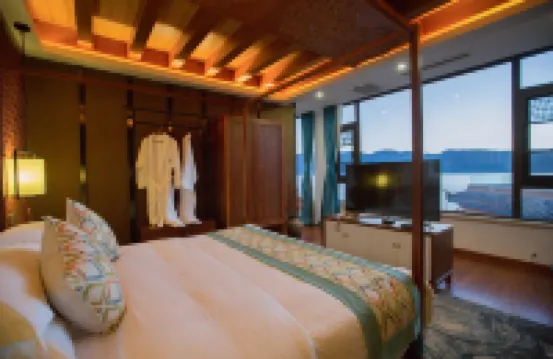 瀘沽湖雲上度假酒店（達祖情人灘店）