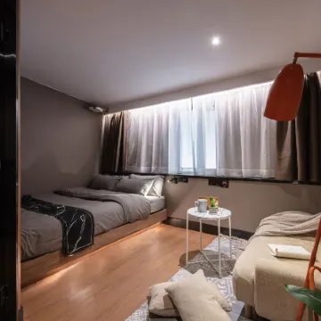 One Forest Youth Hostel (Shanghai Overseas) Hotels near The Bund