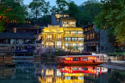 Qinglian Riverside Light Luxury Hostel