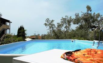 Carlo's Hotel - Housity