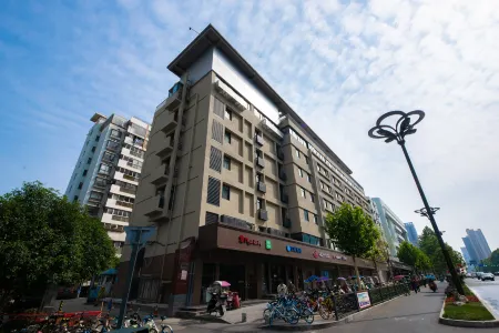 HanTing Hotel (Hefei Guogou Plaza) Отели рядом с достопримечательностью «Anhui University of Chinese Medicine (Meishan Road Campus)»