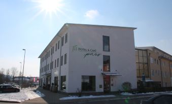 Hotel Und Cafe Paso - Housity