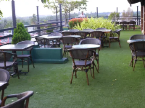 薩莎中轉酒店 尼甘布酒店