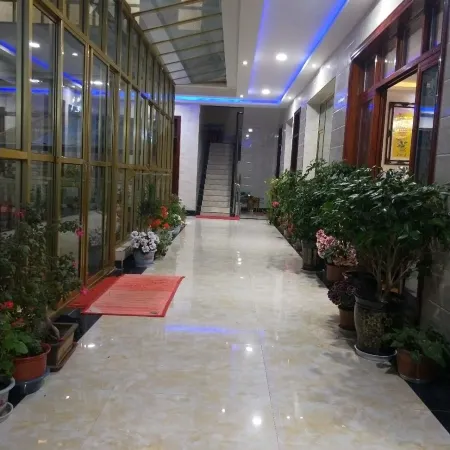 Luqu Hongshiya Holiday Hotel