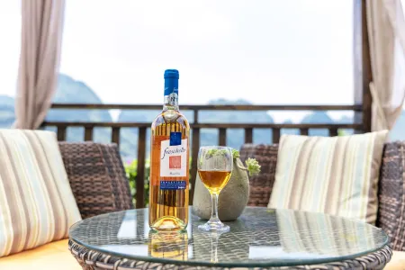 Fenghui Отели в г. Синъи