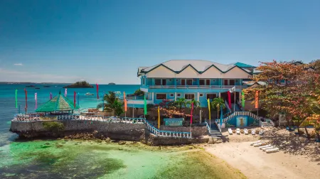 Blue Corals Beach Resort Отели рядом с достопримечательностью «Логон Бич»