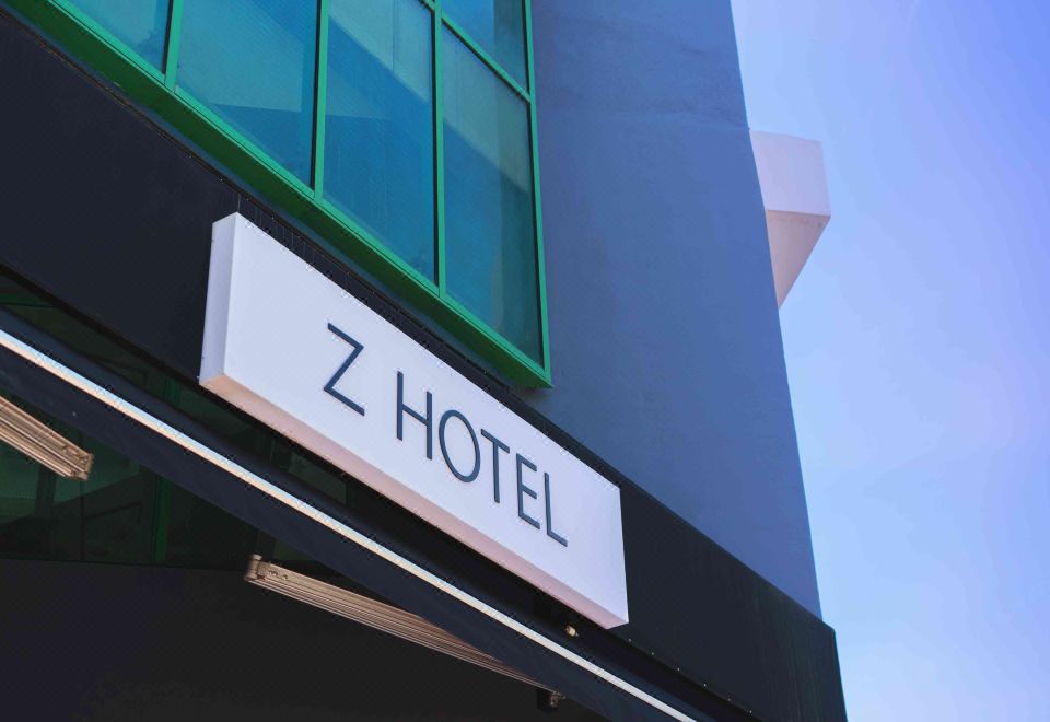 3. Z Hotel ..