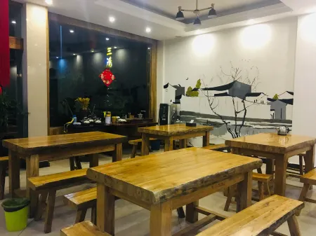 Sanqing Renjia Guesthotel Отели рядом с достопримечательностью «Waishuangxi Ropeway»