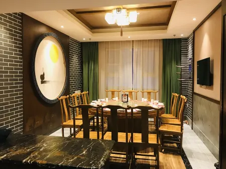 Xiaolehui Nanshan Holiday Hotel Отели рядом с достопримечательностью «The Chinese Pagoda Tree Park»