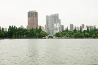 Manston Holiday Hotel (Zhongshan Road Pedestrian Street Wuhu High-Speed Railway Station)