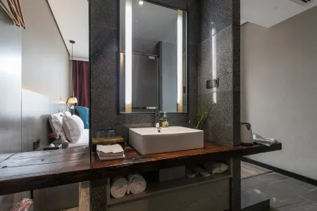 Pusu Hotel (Suizhou Baiyun Lake Education Bureau) Отели рядом с достопримечательностью «Wenfeng Tower»