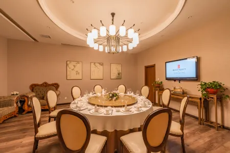 Rezen Select Wanda Baihe Hotel Taiyuan Отели рядом с достопримечательностью «Taiyuan Zoo»