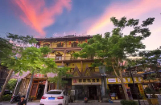 Muchun Inn (Xishuangbanna Poshui Square) Hotels near Manting Imperial Garden