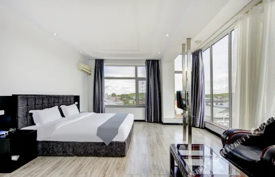 鏡泊湖靚瀑精品酒店