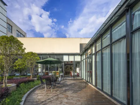 Chongqing Wenxi Hotel (Shizhu County Hongou Real Estate Times Square Branch) Отели в г. Шичжу-Туцзяский автономный уезд