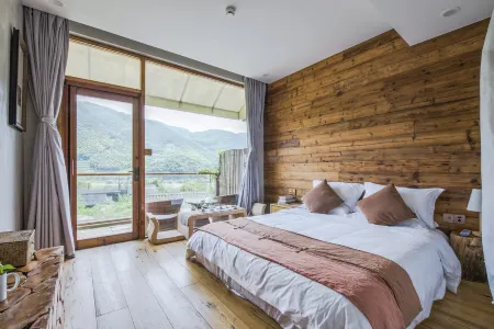 YuYaoYanLuQingShe Отели рядом с достопримечательностью «Longshan Park (South Gate)»