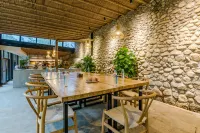 Floral Hotel· Fuquan Mountain Hotel (Yimeng Mountain Tourist Area Mengshan National Forest Park) Hotels in Pingyi