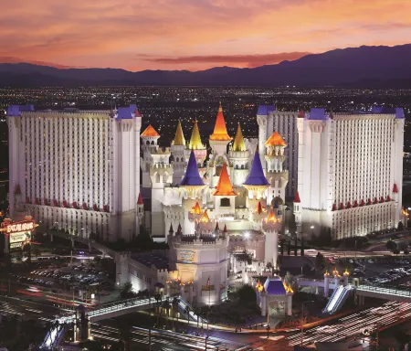 Excalibur Hotel Casino Las Vegas Отели рядом с достопримечательностью «Real Bodies Las Vegas»