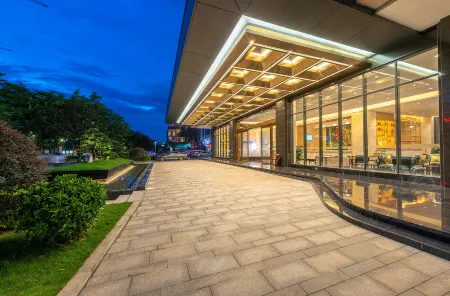 Gaode Yue Hotel (Qingyuan Sports Park Light Rail Station) Отели рядом со станцией Qingyuan Railway Station