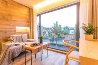 Luxian Light Luxury Inn - balcony