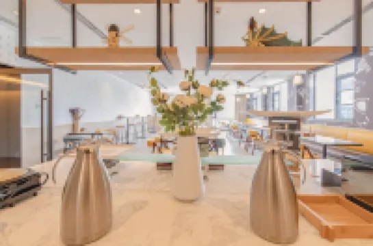 HanTing Premium Hotel (Lhasa Railway Station Wangfujing Shopping Center)