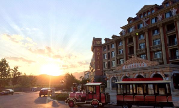 Spring Legend Holiday Hotel